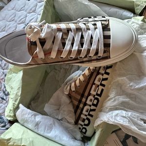 Burberry Sneakers